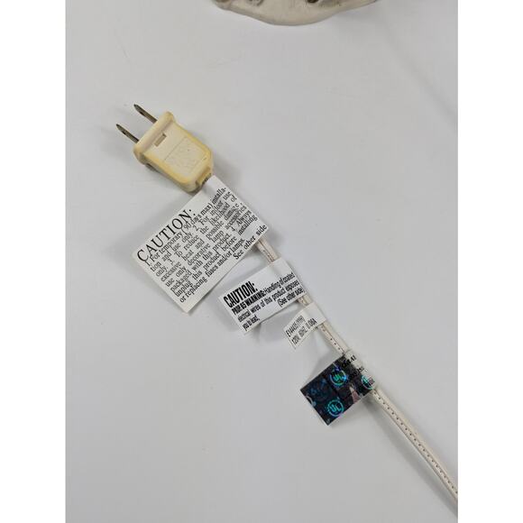 Christmas Streets Village Tally Ho Tavern Lighted Holiday Building Piece 1999 - Picture 9 of 16